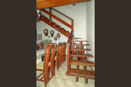 Casa à venda com 278m², 4 quartos e 4 vagasSala