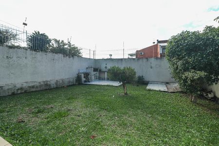 Casa à venda com 278m², 4 quartos e 4 vagasFundos