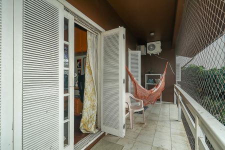 Casa à venda com 278m², 4 quartos e 4 vagasVaranda