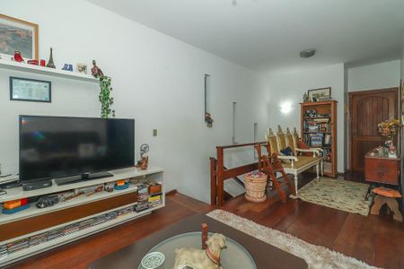 Casa à venda com 278m², 4 quartos e 4 vagasSala de TV