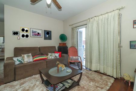 Casa à venda com 278m², 4 quartos e 4 vagasSala de TV