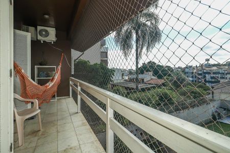 Casa à venda com 278m², 4 quartos e 4 vagasVaranda