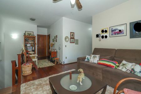 Casa à venda com 278m², 4 quartos e 4 vagasSala de TV