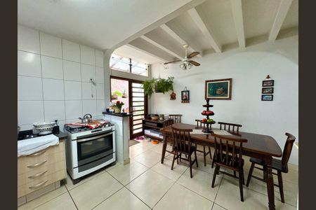 Casa à venda com 184m², 3 quartos e 2 vagasCozinha