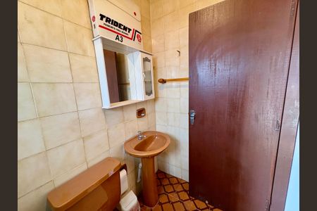 Casa à venda com 184m², 3 quartos e 2 vagasBanheiro - Edícula