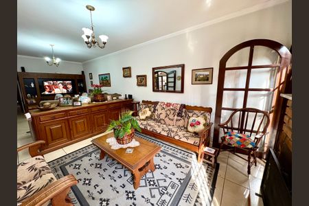 Casa à venda com 184m², 3 quartos e 2 vagasSala