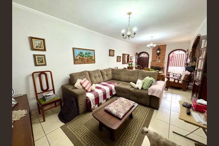 Casa à venda com 184m², 3 quartos e 2 vagasSala