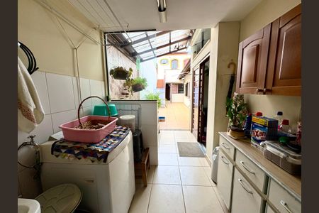 Casa à venda com 184m², 3 quartos e 2 vagasÁrea de Serviço