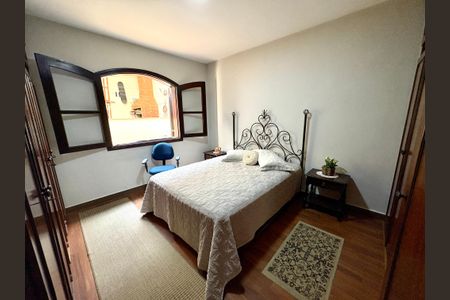 Casa à venda com 184m², 3 quartos e 2 vagasSuíte