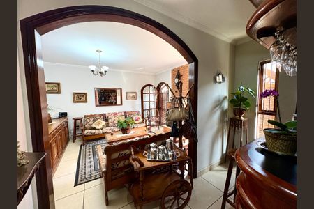 Casa à venda com 184m², 3 quartos e 2 vagasSala