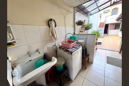 Casa à venda com 184m², 3 quartos e 2 vagasÁrea de Serviço