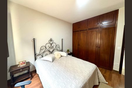 Casa à venda com 184m², 3 quartos e 2 vagasSuíte