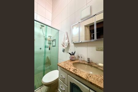 Casa à venda com 184m², 3 quartos e 2 vagasBanheiro da Suíte