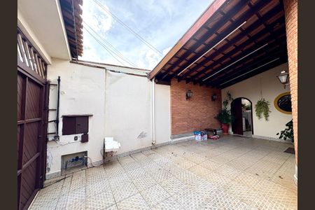 Casa à venda com 184m², 3 quartos e 2 vagasGaragem