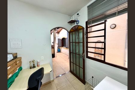 Casa à venda com 184m², 3 quartos e 2 vagasEscritório (externo)