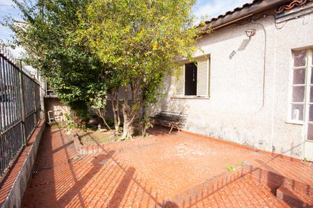 Casa à venda com 320m², 2 quartos e 2 vagas Casa à venda com 320m², 2 quartos e 2 vagasQuintal