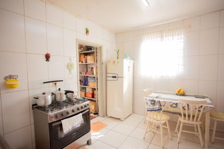 Casa à venda com 320m², 2 quartos e 2 vagas Casa à venda com 320m², 2 quartos e 2 vagasCozinha