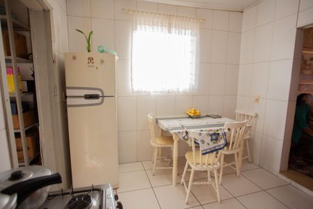 Casa à venda com 320m², 2 quartos e 2 vagas Casa à venda com 320m², 2 quartos e 2 vagasCozinha
