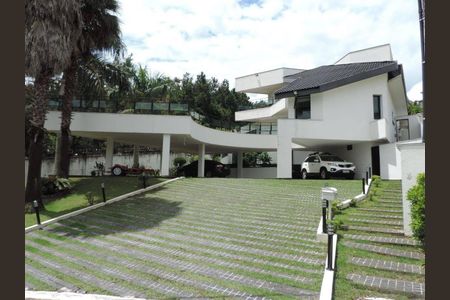 Casa de condomínio à venda com 798m², 4 quartos e 5 vagas