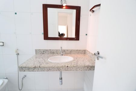 Casa para alugar com 420m², 4 quartos e 4 vagasBanheiro Social