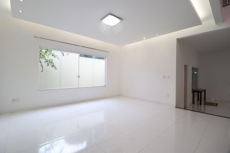 Casa para alugar com 420m², 4 quartos e 4 vagasSala