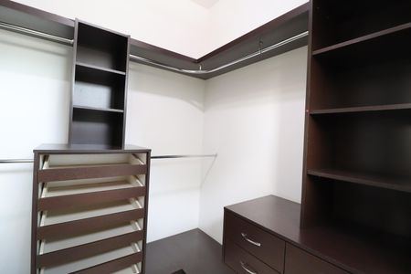 Casa para alugar com 420m², 4 quartos e 4 vagas Closet Suíte 1