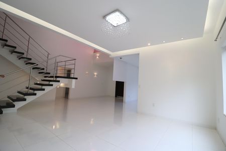 Casa para alugar com 420m², 4 quartos e 4 vagasSala