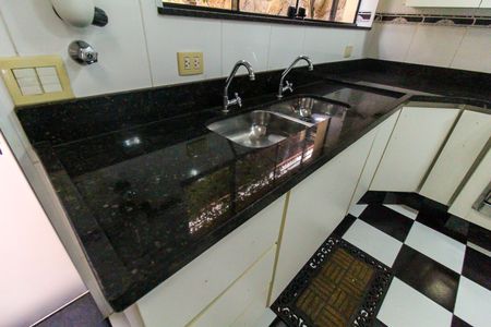 Casa à venda com 250m², 3 quartos e 3 vagas Casa à venda com 250m², 3 quartos e 3 vagasCozinha