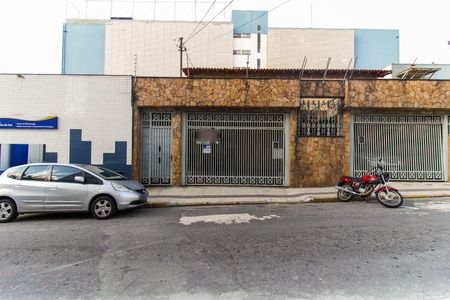 Casa à venda com 250m², 3 quartos e 3 vagas Casa à venda com 250m², 3 quartos e 3 vagasFachada e Plaquinha