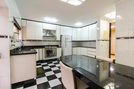 Casa à venda com 250m², 3 quartos e 3 vagas Casa à venda com 250m², 3 quartos e 3 vagasCozinha