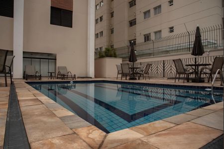 Apartamento para alugar com 130m², 3 quartos e 3 vagas Apartamento para alugar com 130m², 3 quartos e 3 vagasÁrea comum - Piscina
