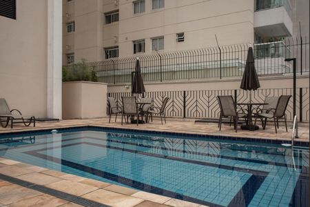 Apartamento para alugar com 130m², 3 quartos e 3 vagas Apartamento para alugar com 130m², 3 quartos e 3 vagasÁrea comum - Piscina