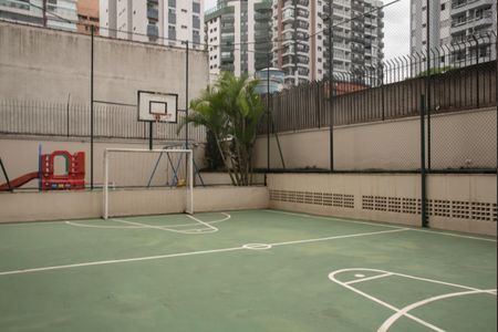 Apartamento para alugar com 130m², 3 quartos e 3 vagas Apartamento para alugar com 130m², 3 quartos e 3 vagasÁrea comum - Quadra esportiva
