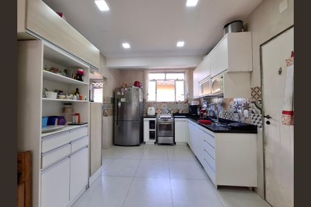 Apartamento à venda com 110m², 4 quartos e sem vagaCozinha