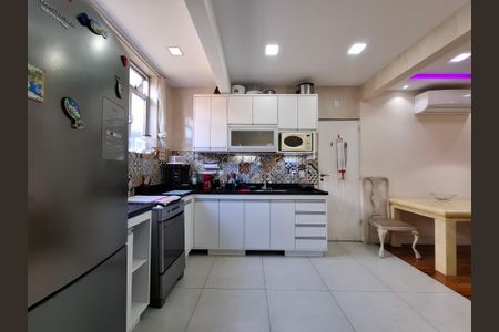 Apartamento à venda com 110m², 4 quartos e sem vagaCozinha