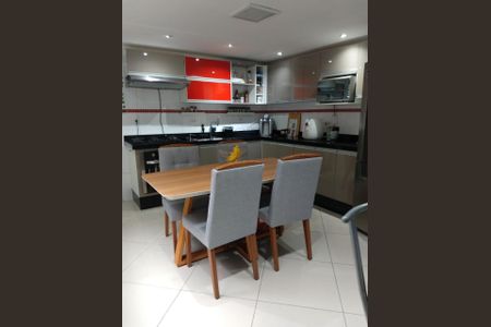 Casa à venda com 135m², 2 quartos e 2 vagas Casa à venda com 135m², 2 quartos e 2 vagasCozinha