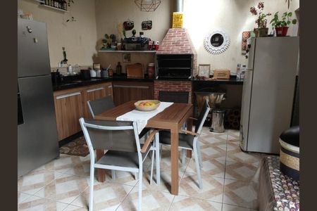 Casa à venda com 135m², 2 quartos e 2 vagas Casa à venda com 135m², 2 quartos e 2 vagasChurrasqueira