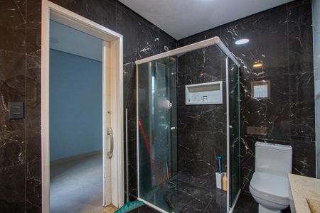 Casa para alugar com 450m², 4 quartos e 5 vagas Casa para alugar com 450m², 4 quartos e 5 vagasBanheiro do Quarto 1