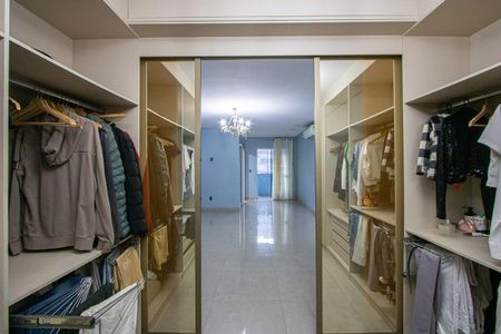 Casa para alugar com 450m², 4 quartos e 5 vagas Casa para alugar com 450m², 4 quartos e 5 vagasCloset do quarto 1