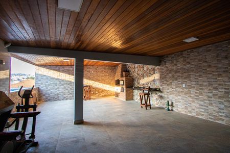 Casa para alugar com 450m², 4 quartos e 5 vagas Casa para alugar com 450m², 4 quartos e 5 vagasEspaço gourmet/Área de serviço 2