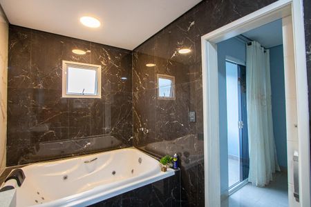 Casa para alugar com 450m², 4 quartos e 5 vagas Casa para alugar com 450m², 4 quartos e 5 vagasBanheiro do quarto 1