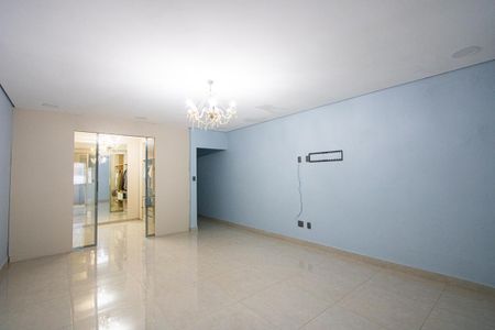 Casa para alugar com 450m², 4 quartos e 5 vagas Casa para alugar com 450m², 4 quartos e 5 vagasQuarto 1 - Suíte