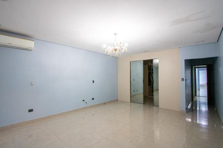 Casa para alugar com 450m², 4 quartos e 5 vagas Casa para alugar com 450m², 4 quartos e 5 vagasQuarto 1 - Suíte