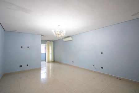 Casa para alugar com 450m², 4 quartos e 5 vagas Casa para alugar com 450m², 4 quartos e 5 vagasQuarto 1 - Suíte