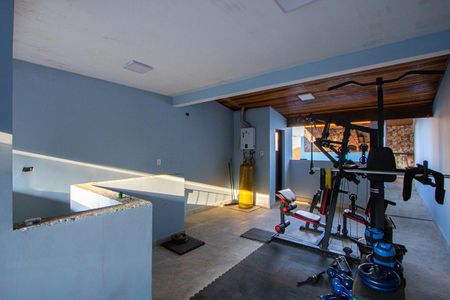 Casa para alugar com 450m², 4 quartos e 5 vagas Casa para alugar com 450m², 4 quartos e 5 vagasAcademia