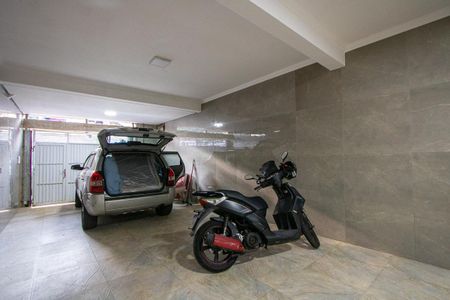 Casa para alugar com 450m², 4 quartos e 5 vagas Casa para alugar com 450m², 4 quartos e 5 vagasGaragem