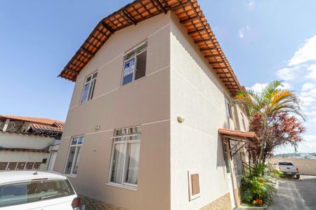 Casa de condomínio à venda com 55m², 2 quartos e 1 vaga Casa de condomínio à venda com 55m², 2 quartos e 1 vagaFachada