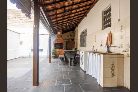 Casa à venda com 185m², 4 quartos e 1 vagaQuintal