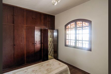 Casa à venda com 185m², 4 quartos e 1 vagaSuíte