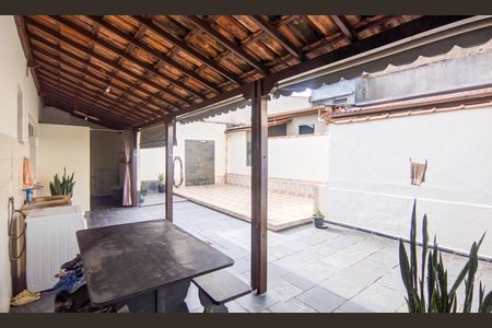 Casa à venda com 185m², 4 quartos e 1 vagaQuintal
